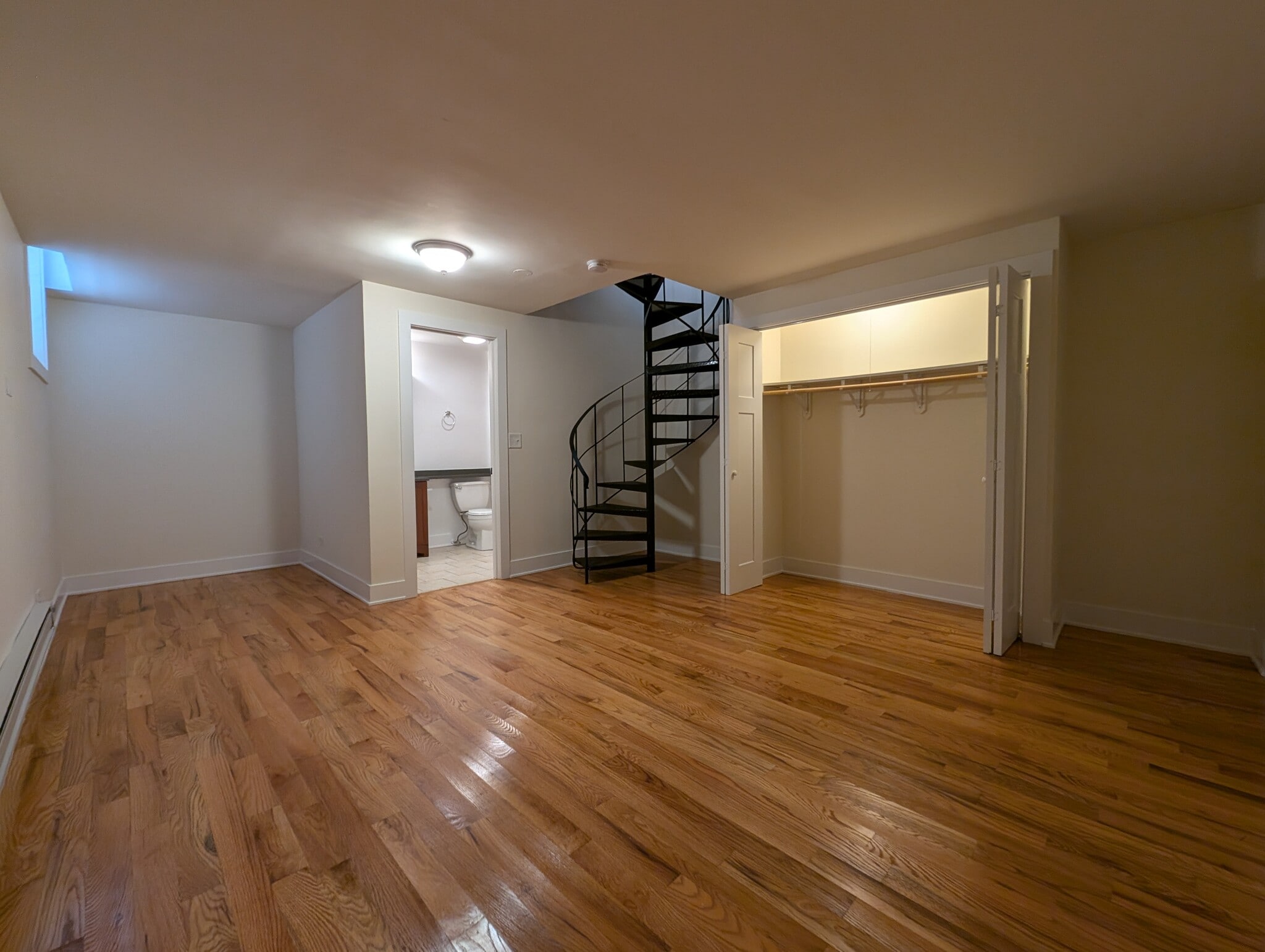 Building Photo - 813 W Cornelia Ave