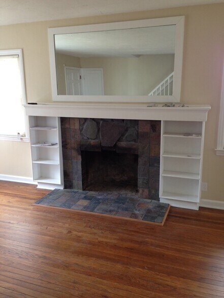 Building Photo - 2332 Monroe Ave NE