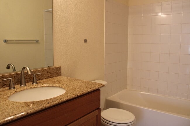 Building Photo - Stunning Modern 2 Bedroom Condo
