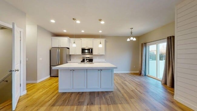 Building Photo - Draper Mills Townhome Available Soon!