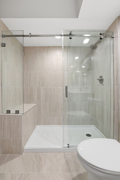 Primary ensuite with large walk-in shower - 8555 Eagle Run Dr