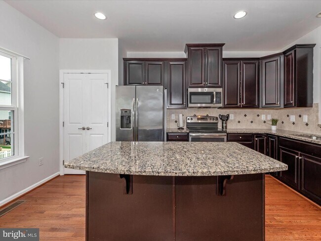 Building Photo - 76 Norwood Dr