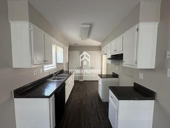 Building Photo - 2188 Longlane Dr
