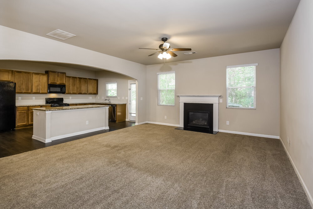 Building Photo - 618 Royal Crest Ct