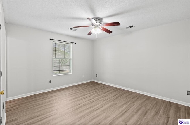 Building Photo - 1302 Williamsburg Dr
