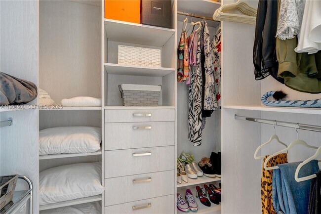 Building Photo - 18555 Collins Ave