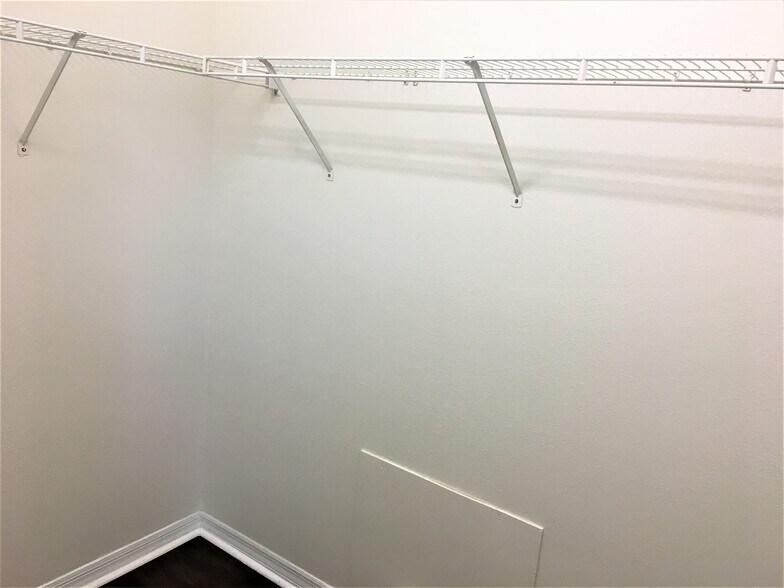 Building Photo - 8535 Quarter Horse Dr