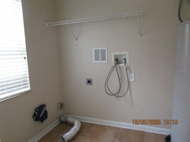 Building Photo - 8905 Silk Bay Pl