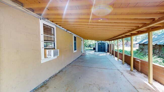 Building Photo - 605 Encino St
