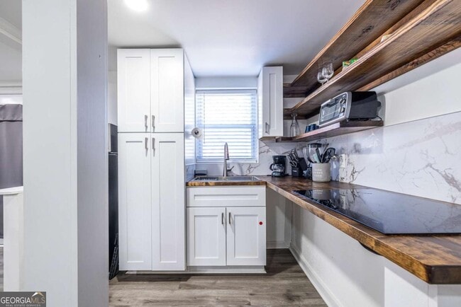 Building Photo - 1122 Elaine Dr