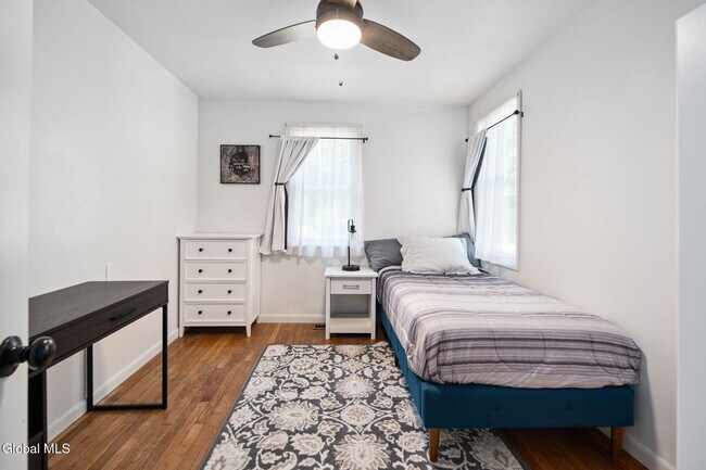 Building Photo - 1136 Enid Rd