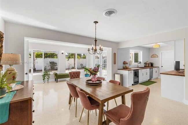 Building Photo - 1116 SE 13th Ct