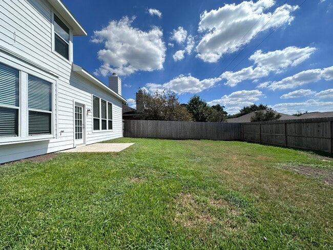 Building Photo - 2211 Highland Crossing Dr