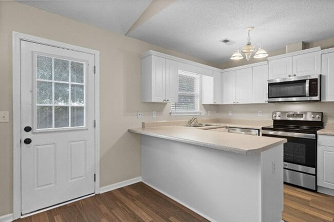 Building Photo - 3BR/2BA Home with Garage in Monkey Junction – Wilmington, NC