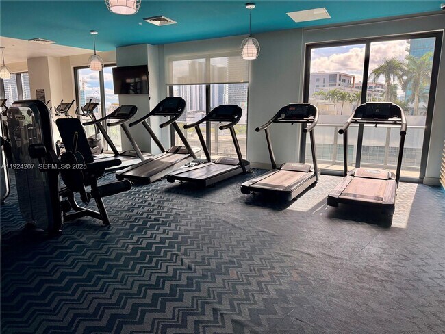 Building Photo - 121 NE 34th St