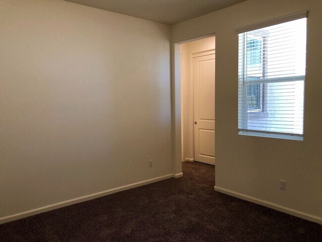 Building Photo - Long Term - Spacious 4 Bedroom Home @ Terra Lago in Indio!