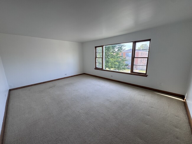 Building Photo - 10315 Chaucer St