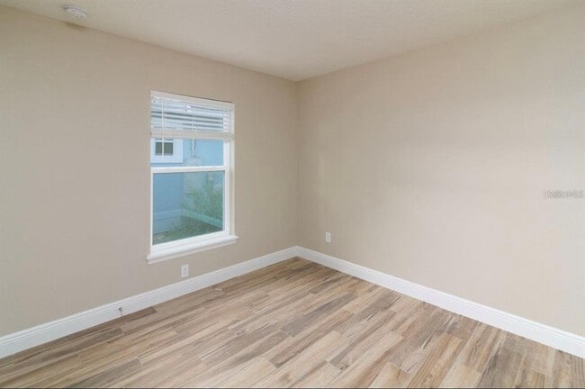 Building Photo - 920 S Eustis St