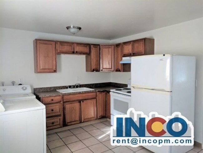 Building Photo - 3237 S Huron St