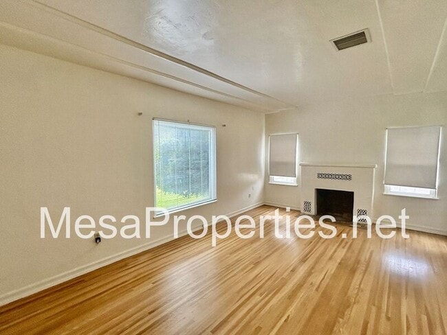 Building Photo - 3232 N Mayfield Ave