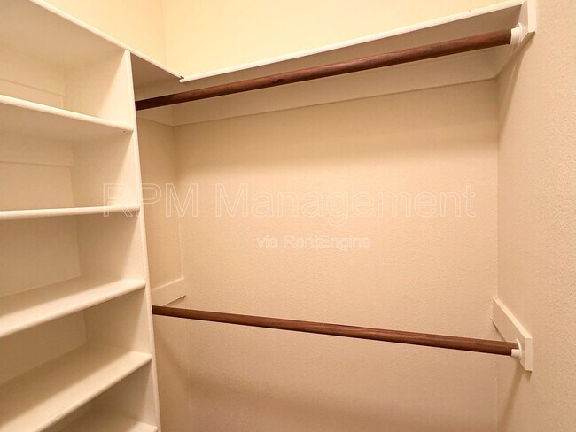 Building Photo - 843 Hayworth Ave