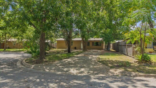 Building Photo - 7604 Robalo Rd
