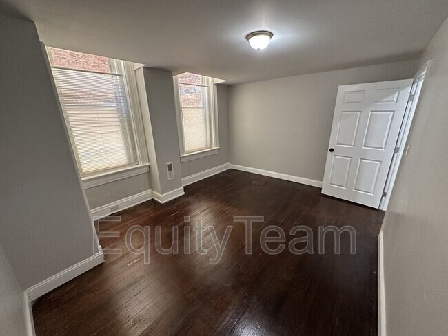 Building Photo - 2153 Loth St
