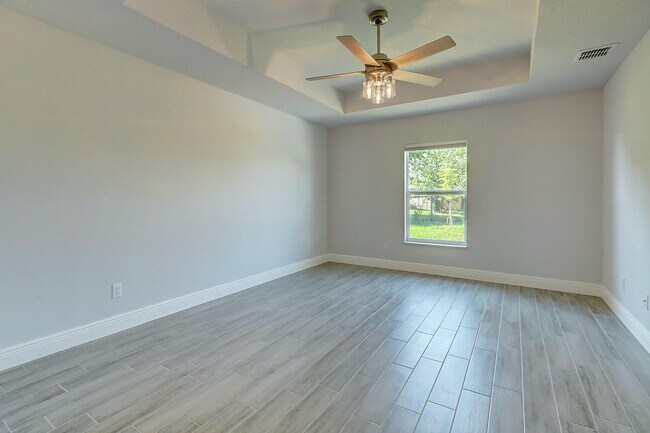 Building Photo - 2352 SW Plum Ct