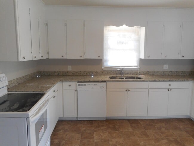 Building Photo - 500 McConnell St