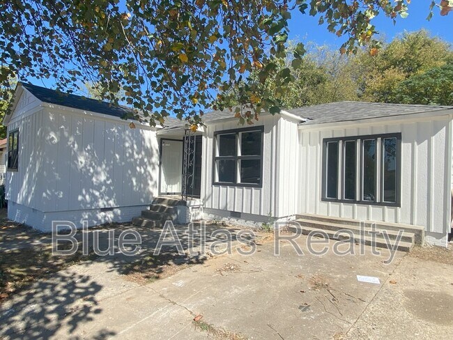 Building Photo - 1303 College St