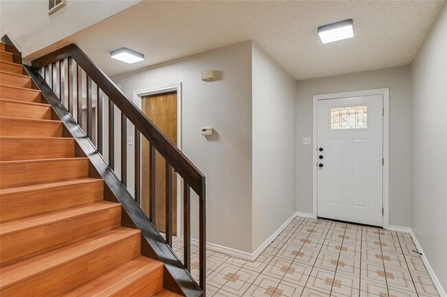 Building Photo - 8106 Chainfire Cove