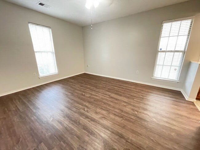 Building Photo - Magnolia Subdivision, quiet street