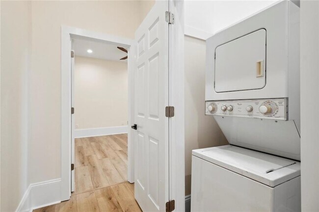 Building Photo - 1625 Second Street Unit 2