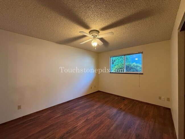 Building Photo - Updated 2BD/1BA Duplex w/ Mini-Split HVAC + Off-Street Parking