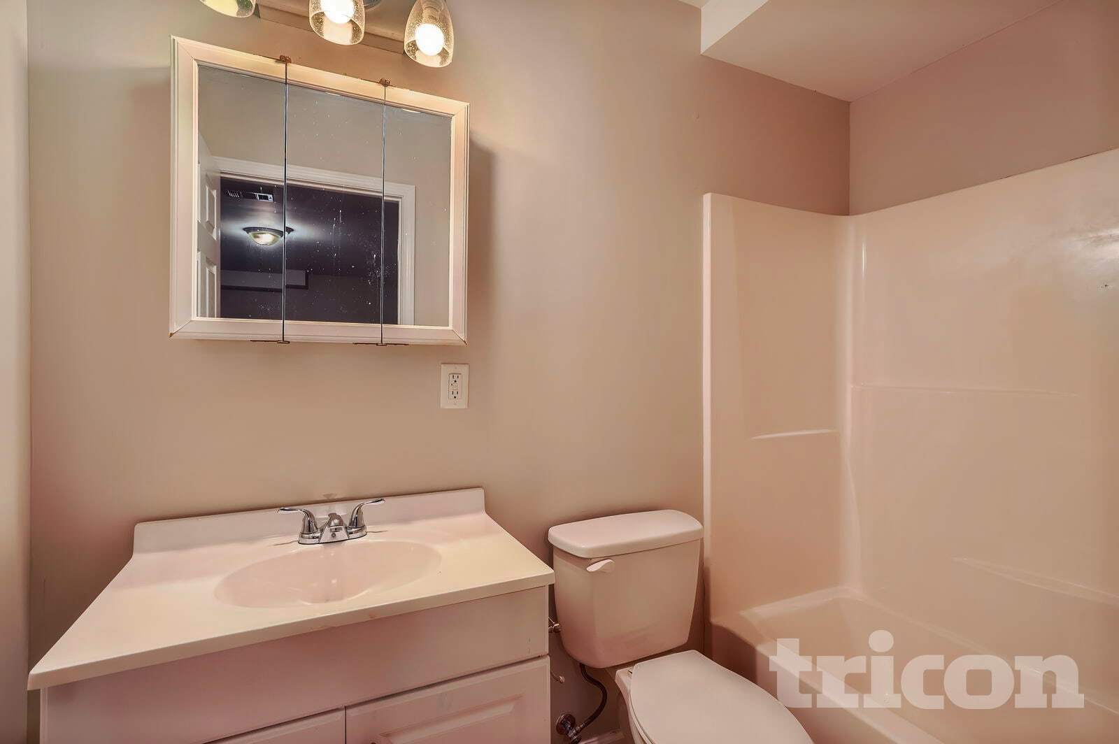 Building Photo - 326 Henderson Lake Dr SW