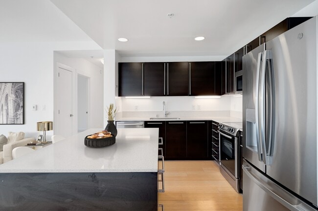 Building Photo - 611 Mission St