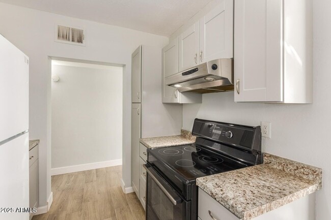 Building Photo - 547 E Belmont Ave