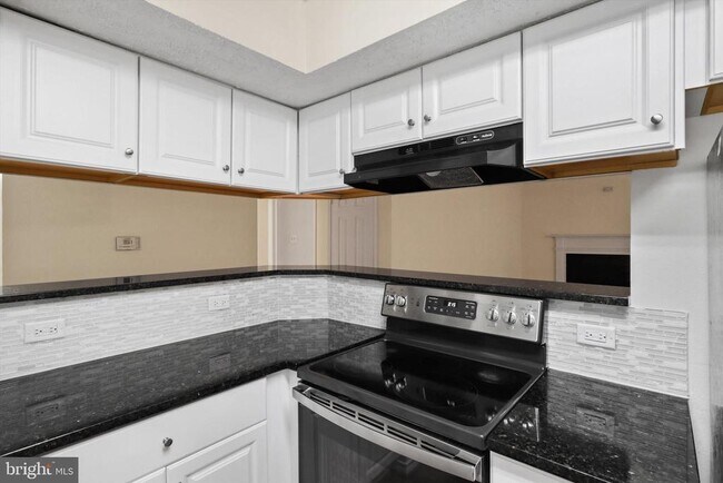 Building Photo - 1527 Lincoln Way