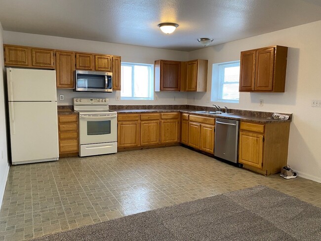 Building Photo - 4-bedroom, 2-bath lower level duplex unit,...