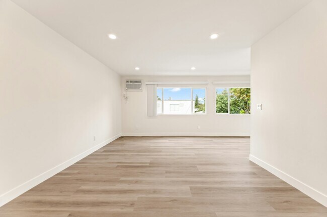 Building Photo - 5409 Radford Ave