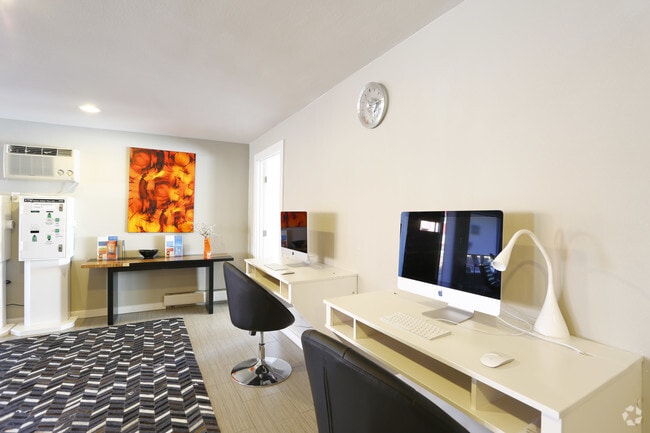 Interior Photo - Ten 49