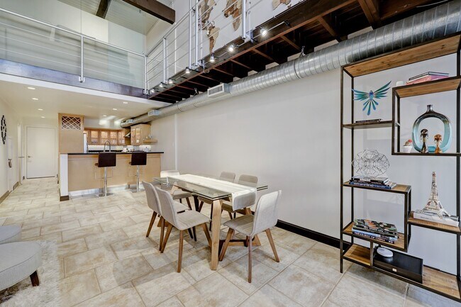 Building Photo - 2117 1/2 Hazard St