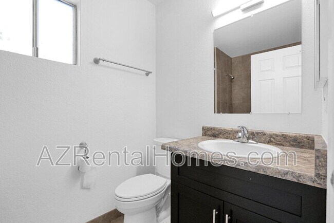 Building Photo - 1712 E Pepper Cir