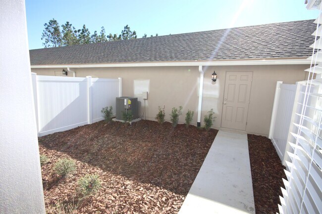 Building Photo - 15555 Honeybell Dr