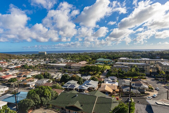 Building Photo - 3 Bedroom/1.5 Bath Home in Kahala w beauti...