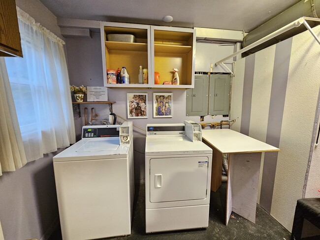 Building Photo - 311 Maple Ave