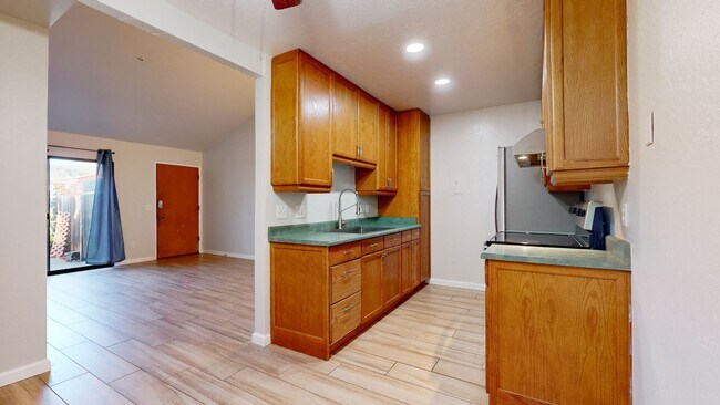 Building Photo - Spacious and Bright 1 Bedroom 1 Bath end unit at Redwood Village!