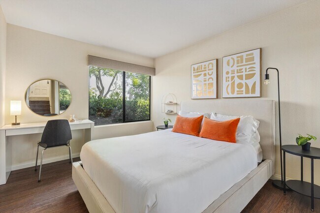 Building Photo - 6667 La Jolla Scenic S Dr