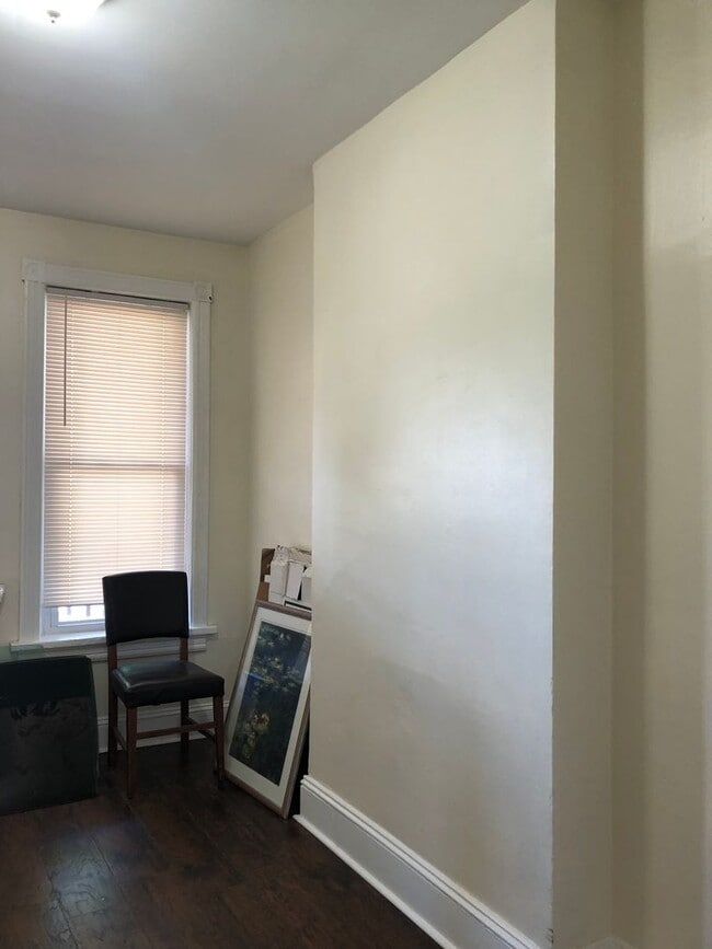 Building Photo - Fantastic 4 Bedroom/ 1 Bath Renovated Home...