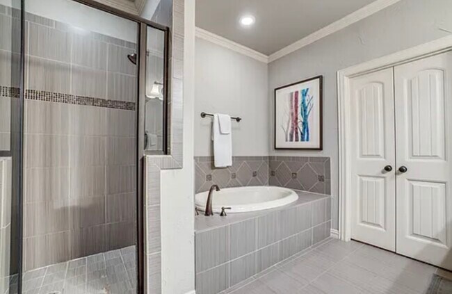 Building Photo - 1914 Euclid Ave